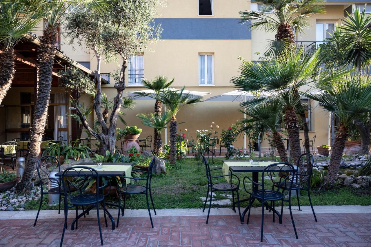 Hotel Villa Margherita Ladispoli Exterior foto